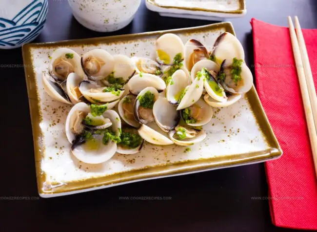 Is Steaming Considered the Best Method for Preserving the Natural Flavor of Clams?
