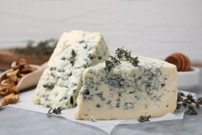 What Are the Key Characteristics of a Great Blue Cheese?
